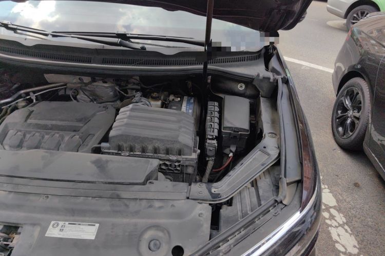 Used Volkswagen Viloran 2020 330TSI Business Edition Engine Bay Left
