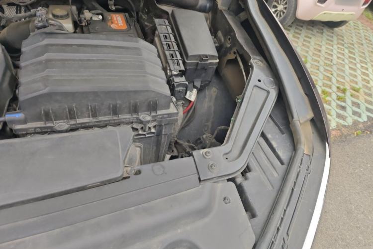 Used Volkswagen Viloran 2020 330TSI Business Edition Engine Bay Left