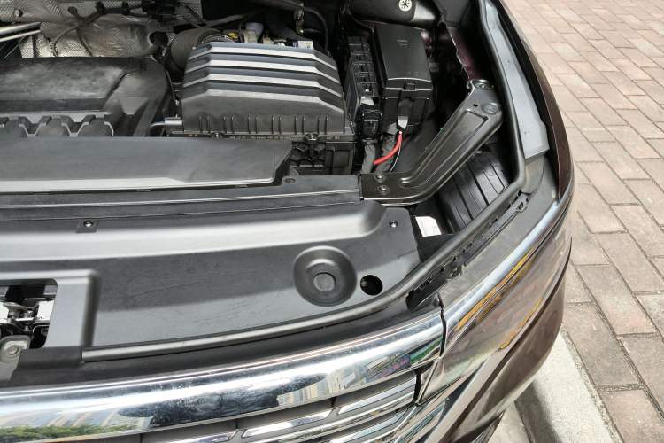 Used Volkswagen Viloran 2020 380TSI Prestige Edition Engine Bay Left
