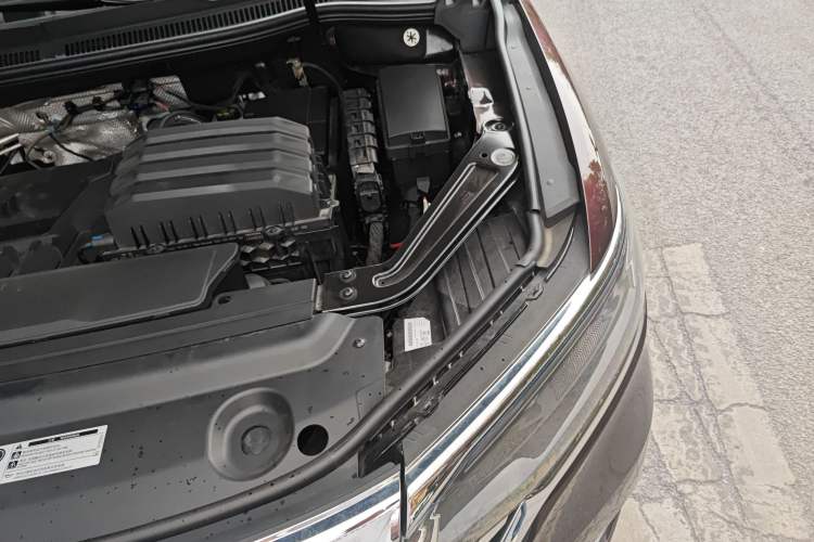 Used Volkswagen Viloran 2020 380TSI Flagship Edition Engine Bay Left