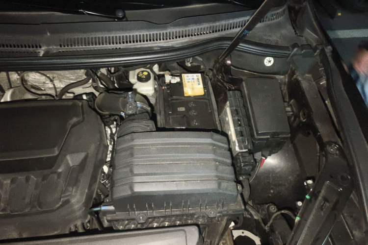 Used Volkswagen Viloran 2020 330TSI Luxury Edition Engine Bay Left