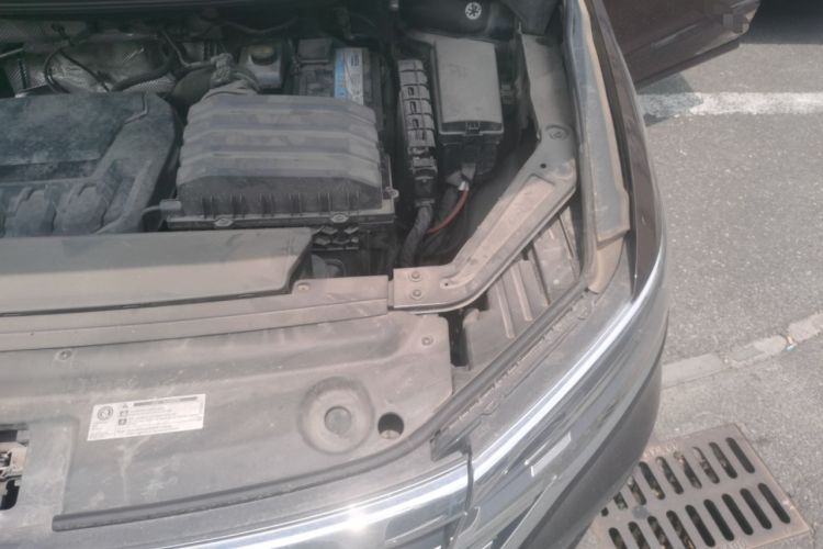 Used Volkswagen Viloran 2020 330TSI Luxury Edition Engine Bay Left