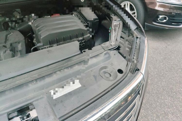 Used Volkswagen Viloran 2020 330TSI Luxury Edition Engine Bay Left