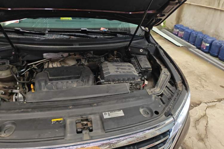 Used Volkswagen Viloran 2020 330TSI Luxury Edition Engine Bay Left
