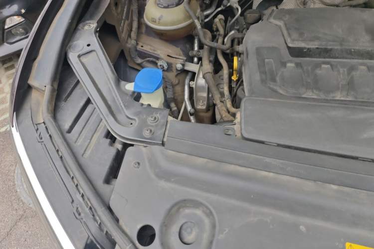 Used Volkswagen Viloran 2020 330TSI Business Edition Engine Bay Right