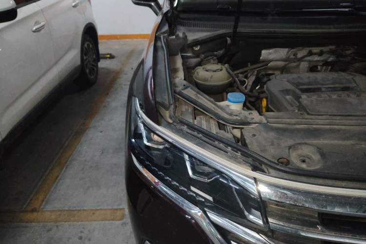 Used Volkswagen Viloran 2020 330TSI Luxury Edition Engine Bay Right