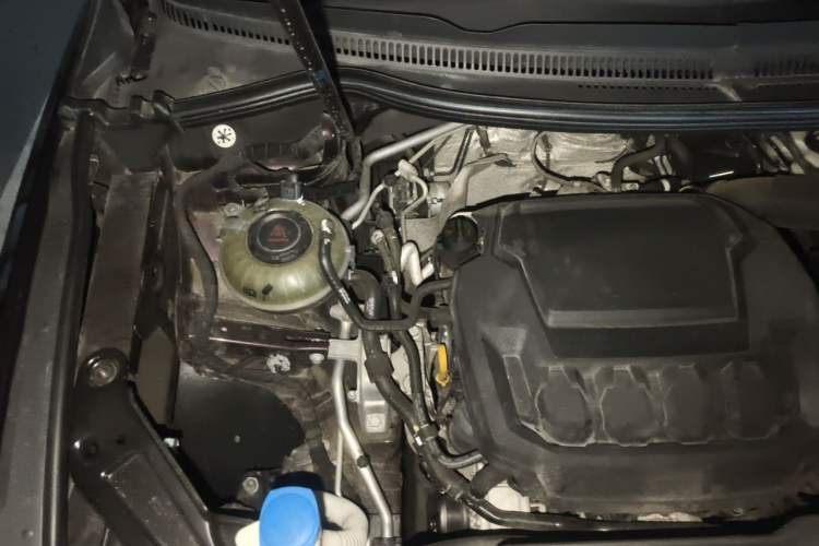 Used Volkswagen Viloran 2020 330TSI Luxury Edition Engine Bay Right