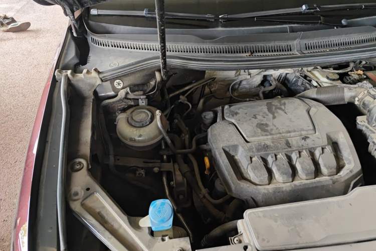 Used Volkswagen Viloran 2020 330TSI Luxury Edition Engine Bay Right