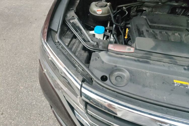 Used Volkswagen Viloran 2020 330TSI Luxury Edition Engine Bay Right