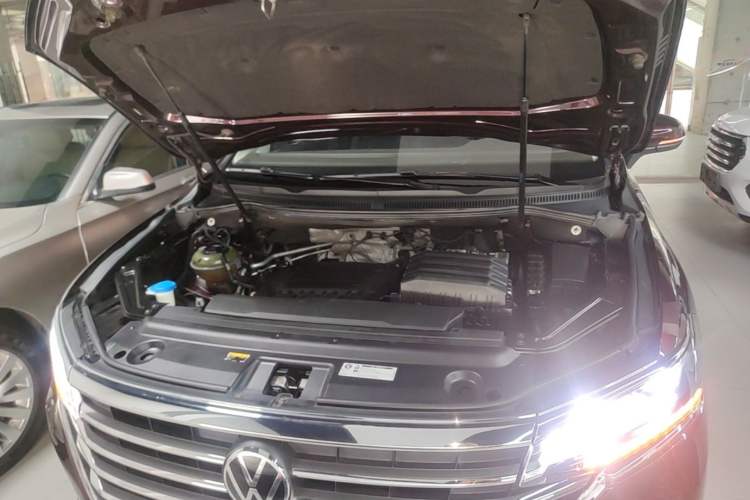 Used Volkswagen Viloran 2020 330TSI Luxury Edition Engine Bay