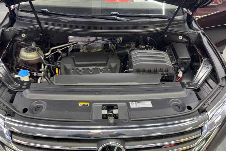 Used Volkswagen Viloran 2020 330TSI Luxury Edition Engine Bay