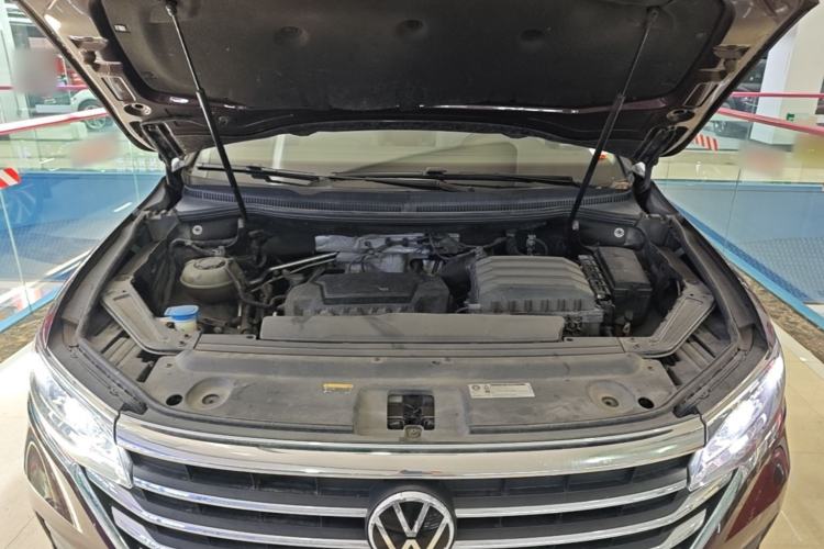 Used Volkswagen Viloran 2020 330TSI Luxury Edition Engine Bay
