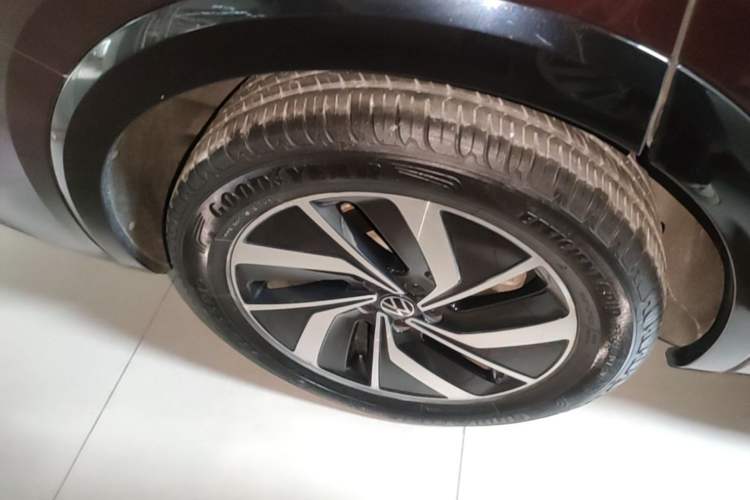 Used Volkswagen Viloran 2020 330TSI Luxury Edition Exterior 5