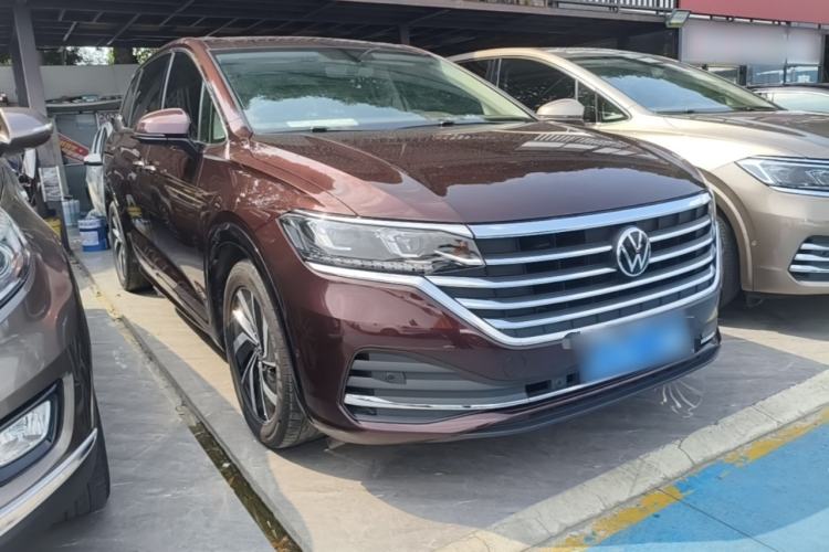 Used Volkswagen Viloran 2020 330TSI Luxury Edition Front Right 45 Deg