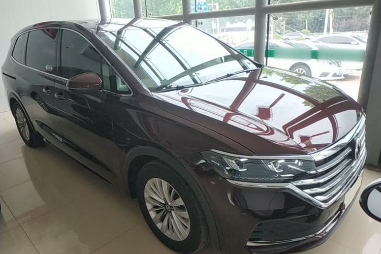 Used Volkswagen Viloran 2020 330TSI Business Edition Front Right 45 Deg