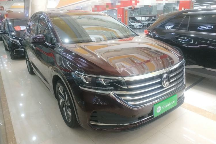 Used Volkswagen Viloran 2020 330TSI Luxury Edition Front Right 45 Deg