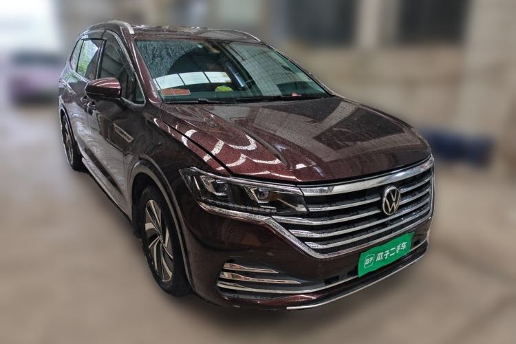 Used Volkswagen Viloran 2020 330TSI Luxury Edition Front Right 45 Deg