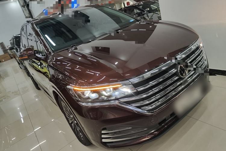 Used Volkswagen Viloran 2020 380TSI Prestige Edition Front Right 45 Deg