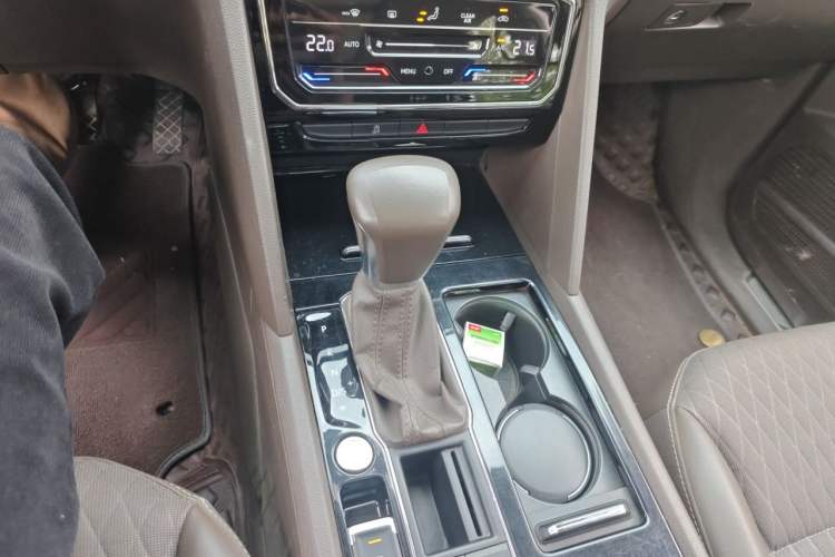 Used Volkswagen Viloran 2020 330TSI Business Edition Gear Lever