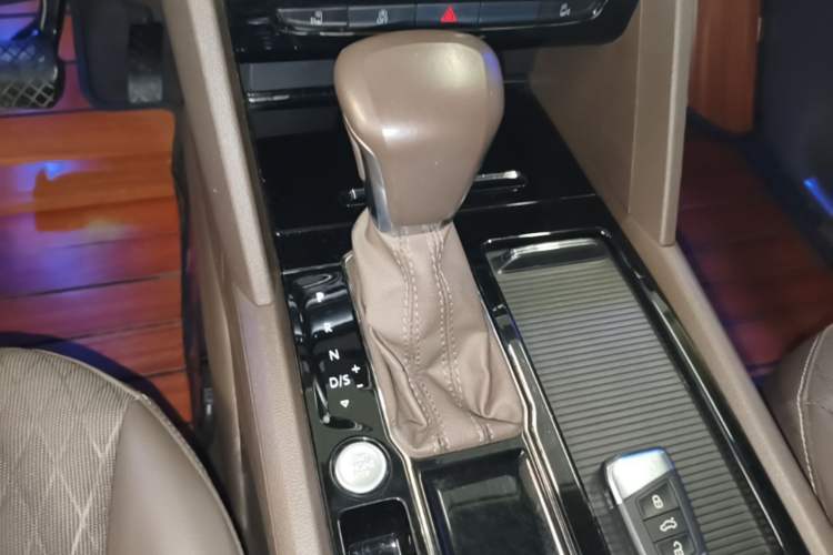 Used Volkswagen Viloran 2020 330TSI Business Edition Gear Lever