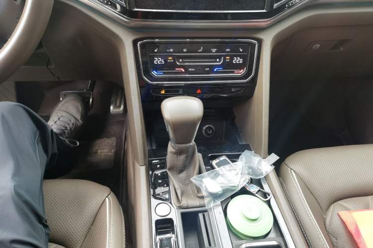 Used Volkswagen Viloran 2020 380TSI Prestige Edition Gear Lever