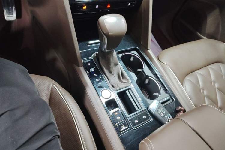 Used Volkswagen Viloran 2020 380TSI Prestige Edition Gear Lever