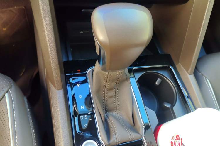 Used Volkswagen Viloran 2020 380TSI Prestige Edition Gear Lever