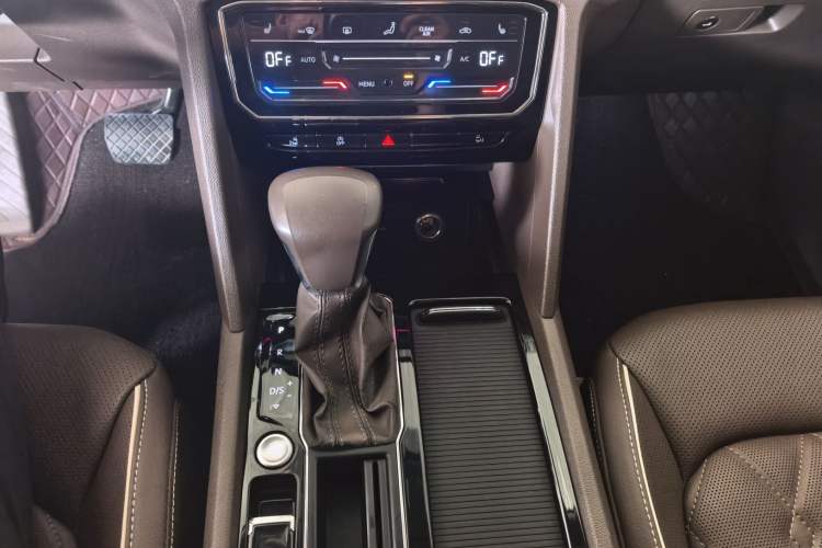 Used Volkswagen Viloran 2020 380TSI Prestige Edition Gear Lever