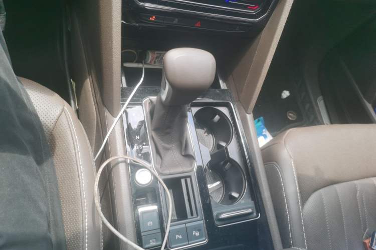 Used Volkswagen Viloran 2020 330TSI Luxury Edition Gear Lever