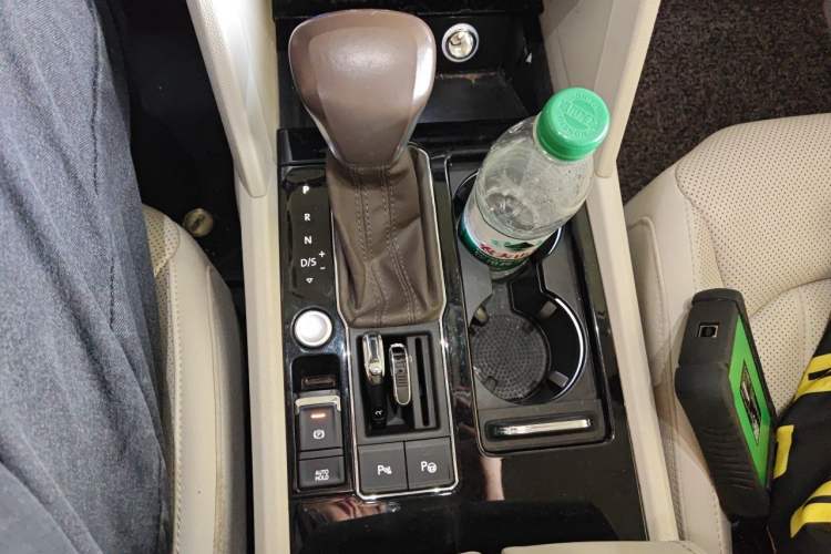 Used Volkswagen Viloran 2020 330TSI Luxury Edition Gear Lever