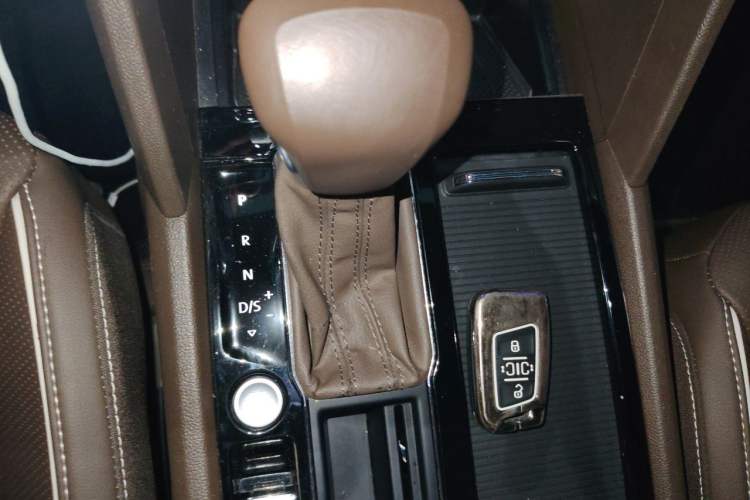 Used Volkswagen Viloran 2020 380TSI Prestige Edition Gear Lever
