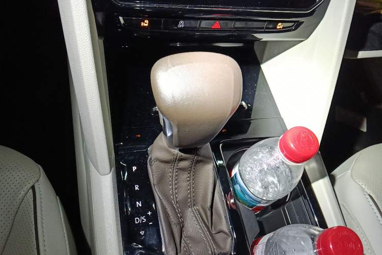 Used Volkswagen Viloran 2020 380TSI Prestige Edition Gear Lever