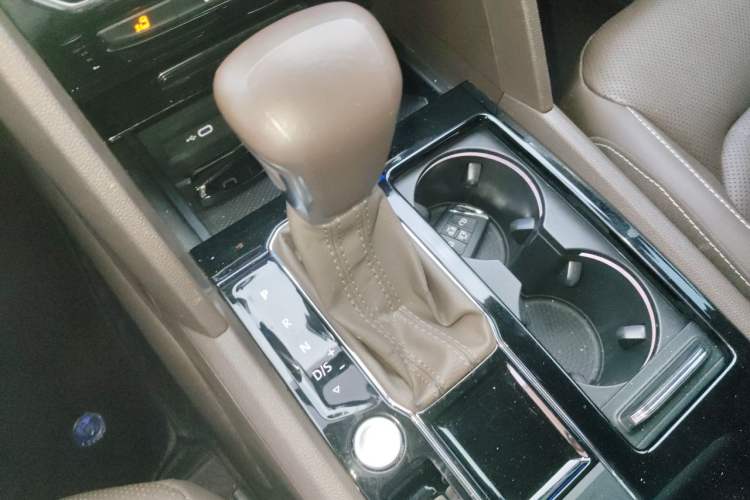 Used Volkswagen Viloran 2020 330TSI Luxury Edition Gear Lever
