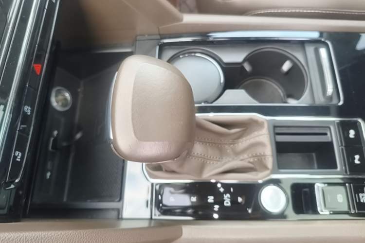 Used Volkswagen Viloran 2020 380TSI Prestige Edition Gear Lever