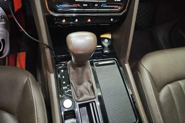 Used Volkswagen Viloran 2020 330TSI Luxury Edition Gear Lever