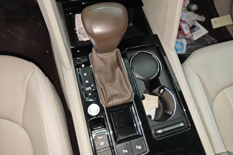 Used Volkswagen Viloran 2020 330TSI Luxury Edition Gear Lever