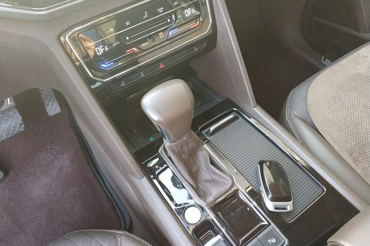 Used Volkswagen Viloran 2020 330TSI Business Edition Gear Lever