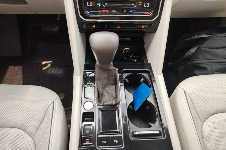 Used Volkswagen Viloran 2020 380TSI Prestige Edition Gear Lever