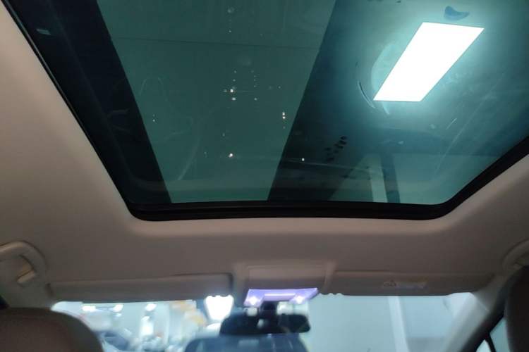 Used Volkswagen Viloran 2020 330TSI Luxury Edition Headliner