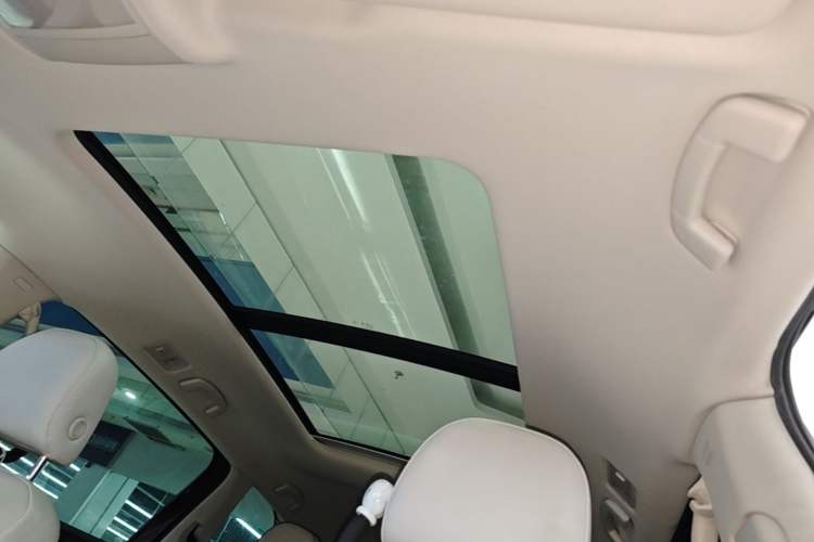 Used Volkswagen Viloran 2020 330TSI Luxury Edition Headliner