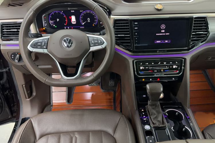Used Volkswagen Viloran 2020 330TSI Luxury Edition Interior 4
