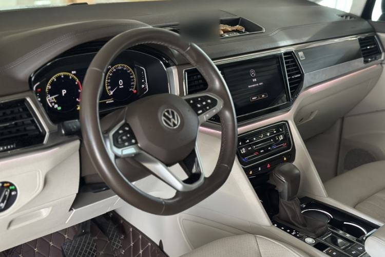 Used Volkswagen Viloran 2020 330TSI Luxury Edition Interior 6