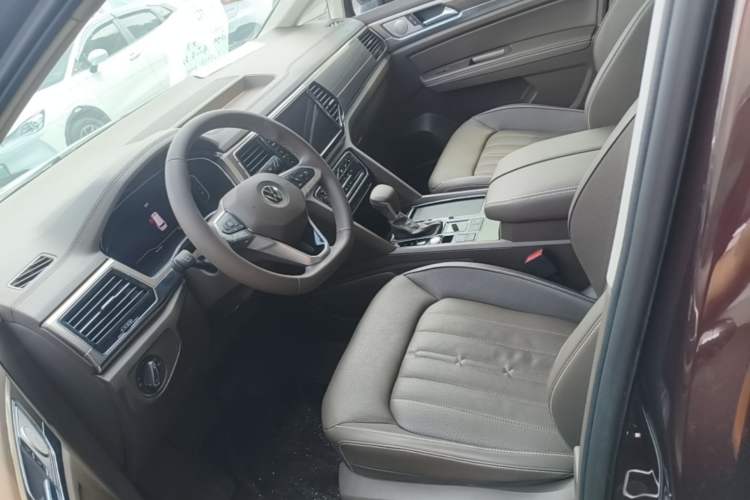 Used Volkswagen Viloran 2020 330TSI Luxury Edition Left Front Seat