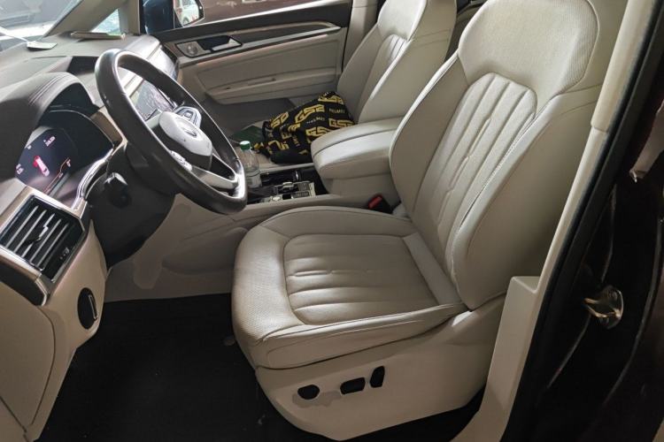 Used Volkswagen Viloran 2020 330TSI Luxury Edition Left Front Seat