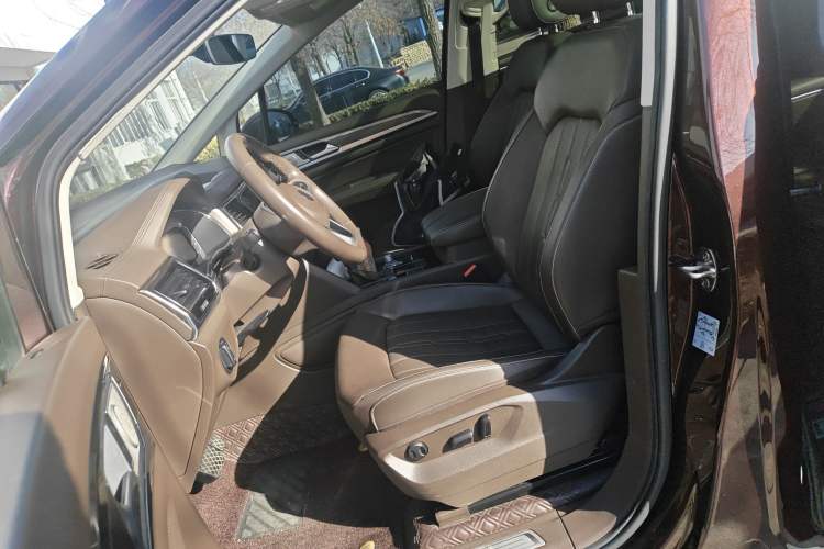 Used Volkswagen Viloran 2020 330TSI Luxury Edition Left Front Seat