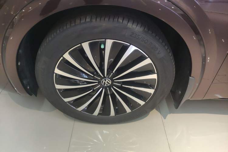 Used Volkswagen Viloran 2020 380TSI Flagship Edition Left Front Wheel Hub