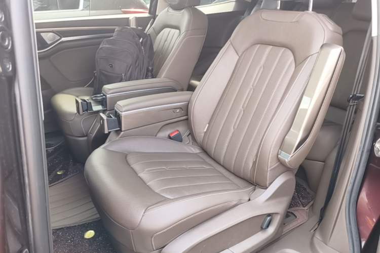 Used Volkswagen Viloran 2020 330TSI Luxury Edition Left Rear Seat
