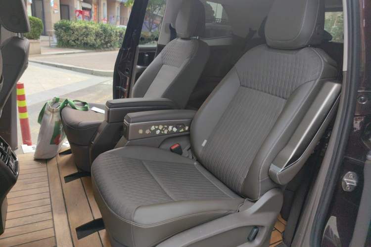 Used Volkswagen Viloran 2020 330TSI Business Edition Left Rear Seat
