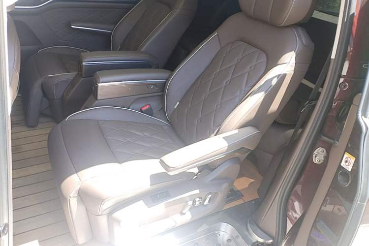 Used Volkswagen Viloran 2020 380TSI Prestige Edition Left Rear Seat