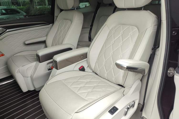 Used Volkswagen Viloran 2020 380TSI Prestige Edition Left Rear Seat